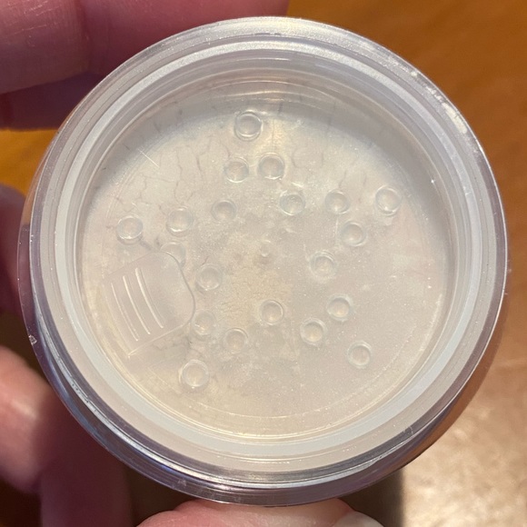 Kat Von D Lock-It Setting Powder - Picture 7 of 16